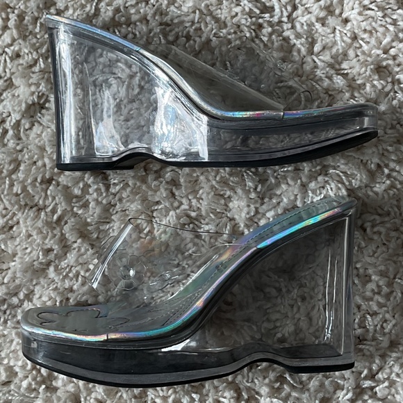 Delicious brand silver and clear acrylic platform sandals - size 7 - Picture 4 of 8